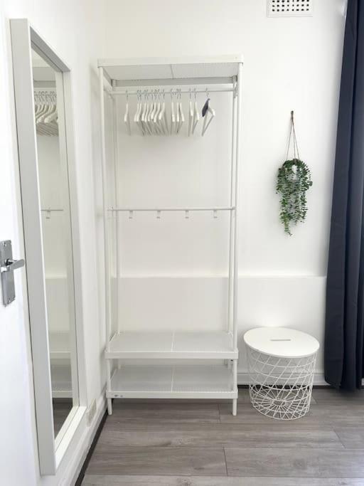 Stunning 2-bed Near London. Appartement *